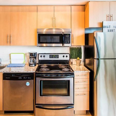 Micasa Suites - Stylish Condo In Maple Leaf Square Торонто Екстер'єр фото