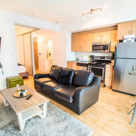 Micasa Suites - Stylish Condo In Maple Leaf Square Торонто Екстер'єр фото