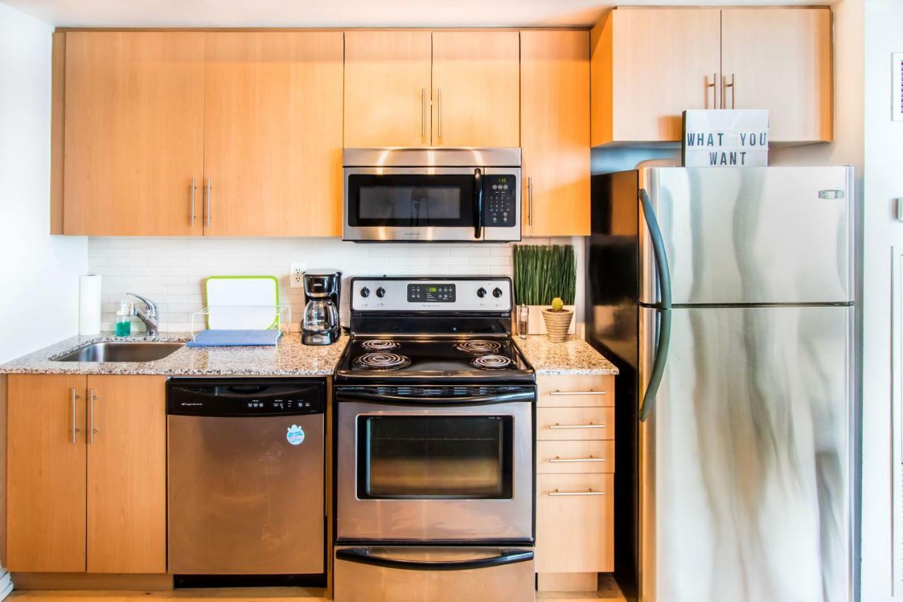 Micasa Suites - Stylish Condo In Maple Leaf Square Торонто Екстер'єр фото