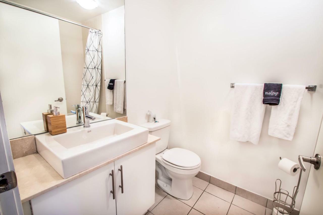 Micasa Suites - Stylish Condo In Maple Leaf Square Торонто Екстер'єр фото